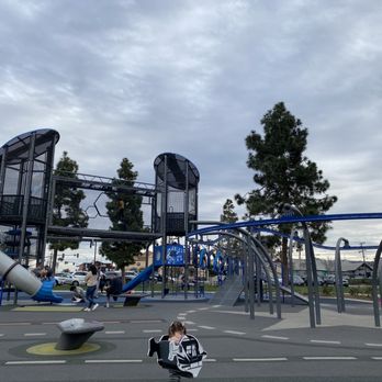 Lions Park - Large and tall structure - Parks Near Me - Costa Mesa, California