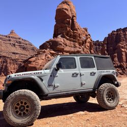 Twisted Jeep Rentals - Jeep