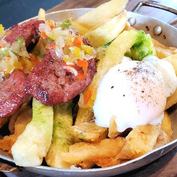 Mecha Fuego Porteño - chorizo, fries, pesto, poached egg - Steakhouses Near Me - Buenos Aires, C