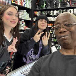 House of Hookahs - West Valley City - Lex and Chels are both so beautiful and wonderful to deal with. They have the best customer service ever and the prettiest smile.