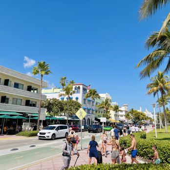 Ocean Drive - Landmarks & Historical Buildings Near Me - Miami Beach, Florida Ocean Drive - Landmarks & Historical Buildings Near Me - Miami Beach, Florida