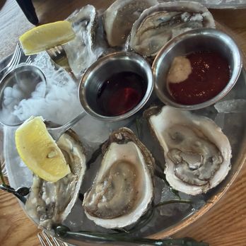 Moonraker Restaurant - Oysters - New American Near Me - Pacifica, California
