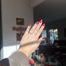 Almond shape with red dip on my natural nails ! Almond shape with red dip on my natural nails !