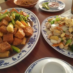 Fu Lin Men - Tofu con verdura y pollo almendrado