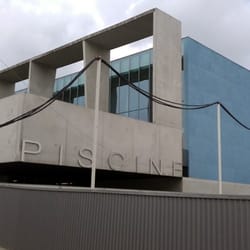 Piscine de Bagneux - Entrance, sundeck and window-front of the pool hall