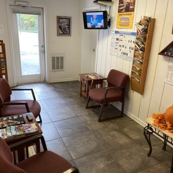 T & D Automotive - This is our private comfortable customer waiting area. - Auto Repair Near Me - Easton, Pennsylvania T & D Automotive - This is our private comfortable customer waiting area. - Auto Repair Near Me - Easton, Pennsylvania