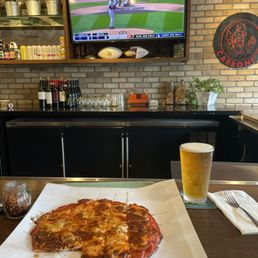 Pizza ất thế bar Pizza ất thế bar