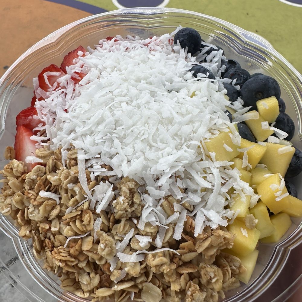 La Jugueria - Acai bowl! Amazing, the staff was nice enough to left me switch one of the fruit toppings - Juice Bars & Smoothies Near Me - Brooklyn, New York La Jugueria - Acai bowl! Amazing, the staff was nice enough to left me switch one of the fruit toppings - Juice Bars & Smoothies Near Me - Brooklyn, New York