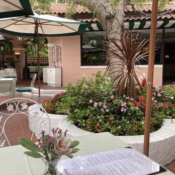 Polo Lounge - Garden seating - New American Near Me - Beverly Hills, California