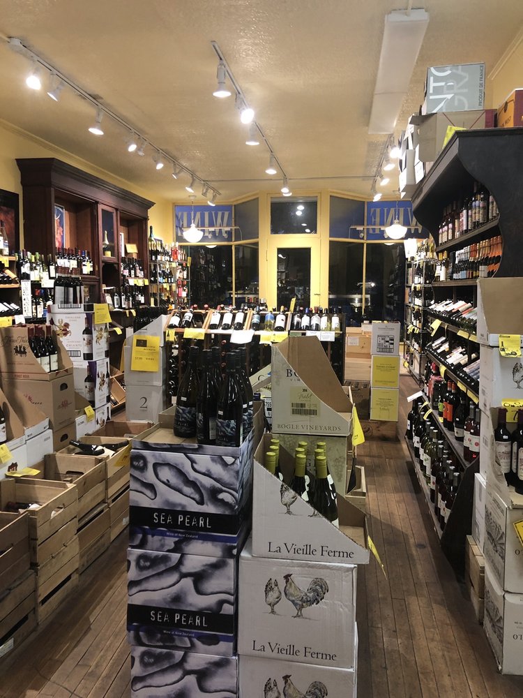 CASTLETON VILLAGE STORE Updated September 2024 13 Photos 583 Main