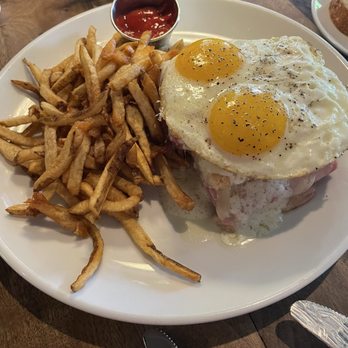 Oak + Almond - New American Near Me - Norwalk, Connecticut