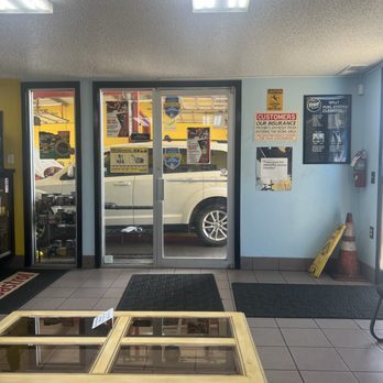 Kwik Kar of Cedar Hill - Inside - Oil Change Stations Near Me - Cedar Hill, Texas Kwik Kar of Cedar Hill - Inside - Oil Change Stations Near Me - Cedar Hill, Texas