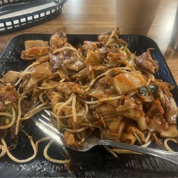Pho Saigon Bay - Lodi - Chicken chow fun. Already started eating and added sriracha. - Vietnamese Near Me - Lodi, California Pho Saigon Bay - Lodi - Chicken chow fun. Already started eating and added sriracha. - Vietnamese Near Me - Lodi, California