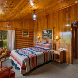 El Western Cabins & Lodges - Creekside Queen Cabin