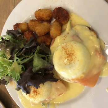 Aloha Kitchen - Eggs Benedict with Salmon - Breakfast & Brunch Near Me - Honolulu, Hawaii Aloha Kitchen - Eggs Benedict with Salmon - Breakfast & Brunch Near Me - Honolulu, Hawaii
