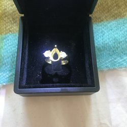 Eternity Jewellery - The empty space from which the gemstone fell out, because the clasps were not tight enough.