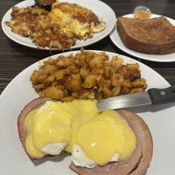 Off Street Cafe - Eggs Benedict w Breakfast Potatoes - American Near Me - Cerritos, California Off Street Cafe - Eggs Benedict w Breakfast Potatoes - American Near Me - Cerritos, California