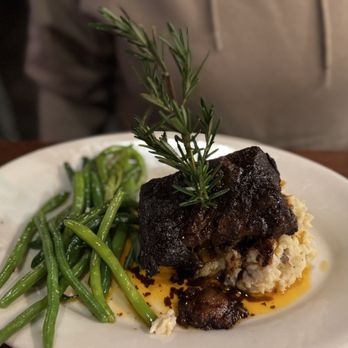 St. Francis Brewery - Beer braised beef - Brewpubs Near Me - Saint Francis, Wisconsin St. Francis Brewery - Beer braised beef - Brewpubs Near Me - Saint Francis, Wisconsin