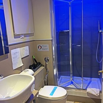 The Pope's Window - The Pope's Window is a charming Bed & Breakfast in the heart of Vatican City! Sparkling clean bathroom! Ciao! When in Rome! - Bed & Breakfast Near Me - Rome, RM