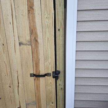 Ergeon - This he did show to me but damn, that's terrible. - Fences & Gates Near Me - Chicago, Illinois