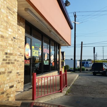 Benny's Tacos - Side view - Mexican Near Me - San Antonio, Texas