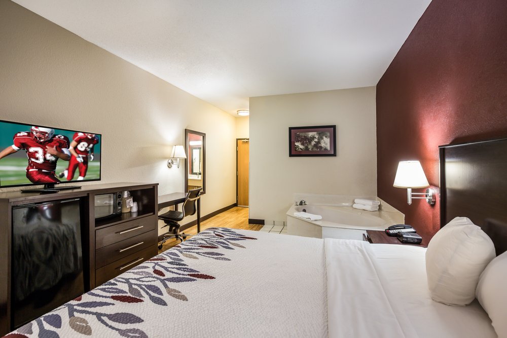 RED ROOF INN ST LOUIS - TROY, IL - Updated December 2024 - 18 Photos