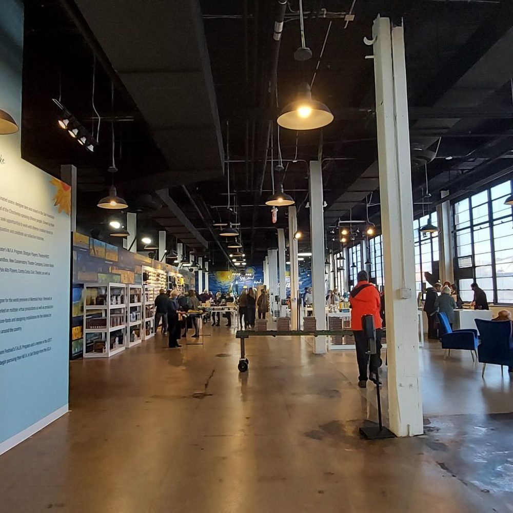 Immersive Van Gogh Exhibit - Gift shop / lobby - Art Museums Near Me - Cleveland, Ohio