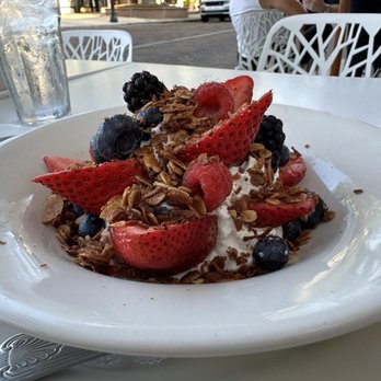 Briarpatch Restaurant - Yogurt Bowl - American Near Me - Winter Park, Florida