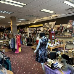 Duckie’s Vintage Boutique