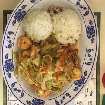 Chinook Grille - Shrimp chow mein - American Near Me - Chinook, Montana