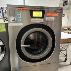 Masonic Street Laundromat - Big washer