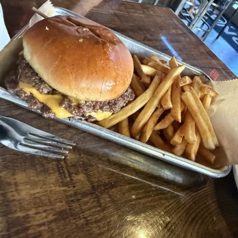 Nona Social Bar & Kitchen - Pub Burger - New American Near Me - Orlando, Florida