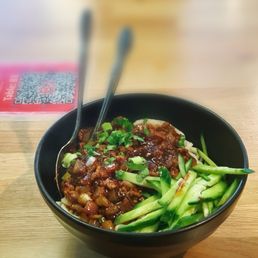 Zhajiang Mian 炸酱面