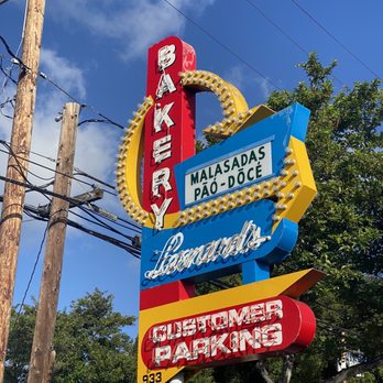 Leonard's Bakery - Bakeries Near Me - Honolulu, Hawaii
