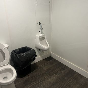 Captain Scott's Lobster Dock - Nice size clean men's bathroom - Seafood Near Me - New London, Connecticut