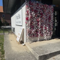 Mae Blu Boutique & Tea Ba - Exterior