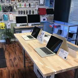 Cary Grove Computers - Computer Showroom