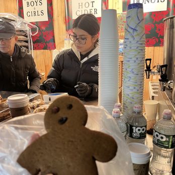 Columbus Circle - Christmas market gingerbread and hot apple cider - Landmarks & Historical Buildings Near Me - New York, New York