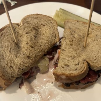 Great South Bay Brewery - Ruban sandwich - Brewpubs Near Me - Lindenhurst, New York