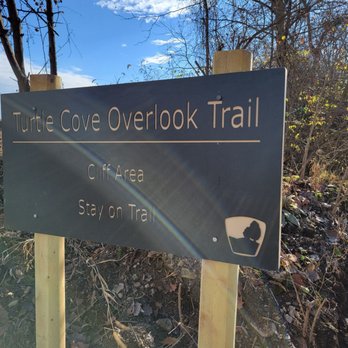 Quarry Trails metro park - Turtle Cove Overlook Trail area near lakes - Parks Near Me - Hilliard, Ohio