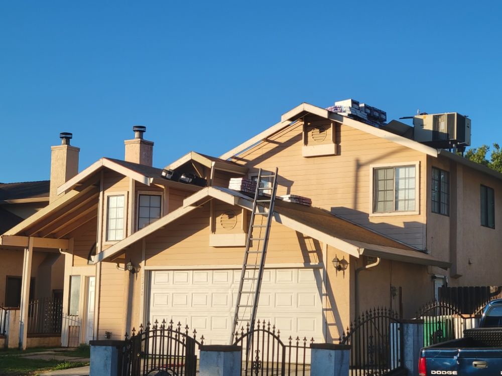 Slide of Gomez Diaz Roofing