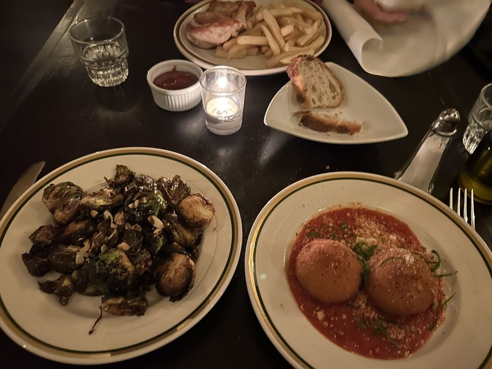 Social spots from Tavern 227
