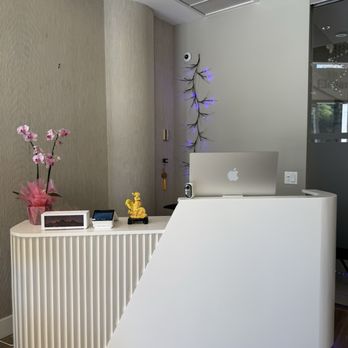 Elegance Day Spa - Check in station - Massage Near Me - Honolulu, Hawaii