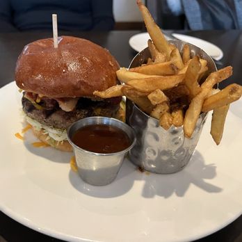 Tavern 23 - Hickory Burger - American Near Me - Minneapolis, Minnesota