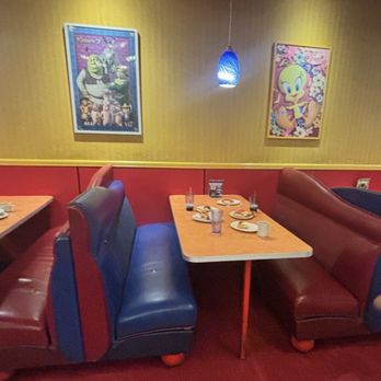 John's Incredible Pizza - Montclair - The whole dining area looked like this - Arcades Near Me - Montclair, California