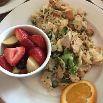 Hugo's - Breakfast & Brunch Near Me - Studio City, California