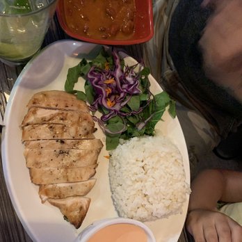 Borikuas - Pechuga de pollo - Wine Bars Near Me - Hatillo, Puerto Rico