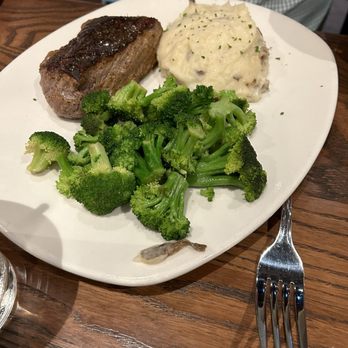 Outback Steakhouse - Center-Cut Sirloin* (6 oz) with Homestyle Mashed Potatoes and Fresh Steamed Seasonal Veggies - Steakhouses Near Me - Herndon, Virginia