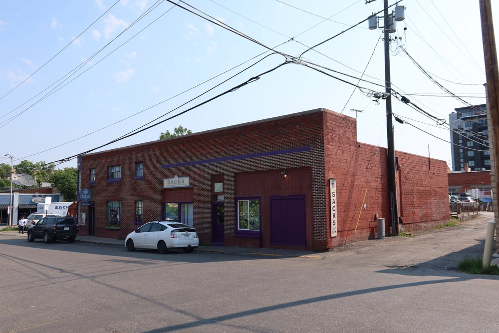 SACKS THRIFT Updated September 2024 79 Photos & 22 Reviews 138 W