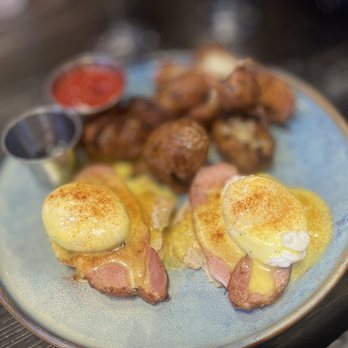 The Bellwether - Classic Eggs Benedict - Cocktail Bars Near Me - St. Louis, Missouri The Bellwether - Classic Eggs Benedict - Cocktail Bars Near Me - St. Louis, Missouri